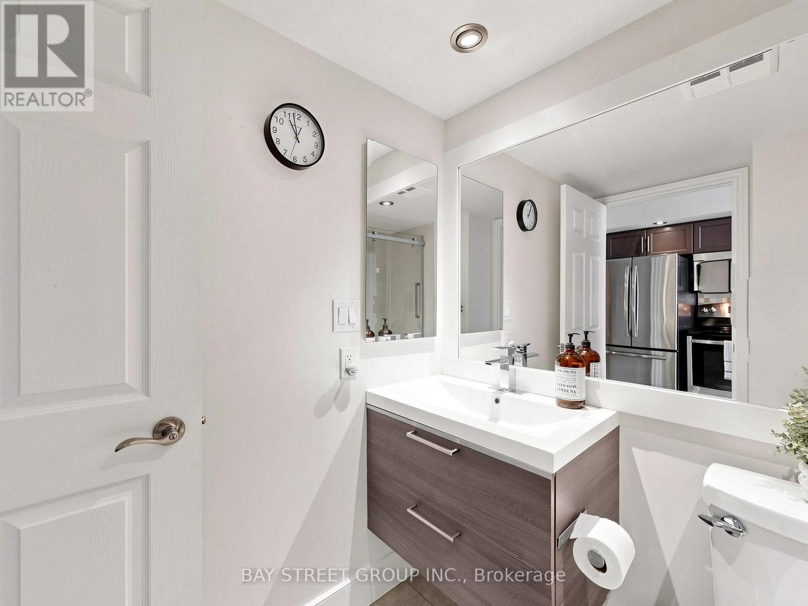 #1134 250 WELLINGTON STREET W - 16