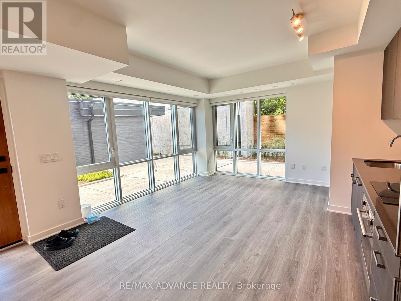 #14 75 Curlew Drive, Toronto (Parkwoods-Donalda), Ontario, M3A0A9, Toronto (Parkwoods-Donalda), Ontario — photo 4 of 5