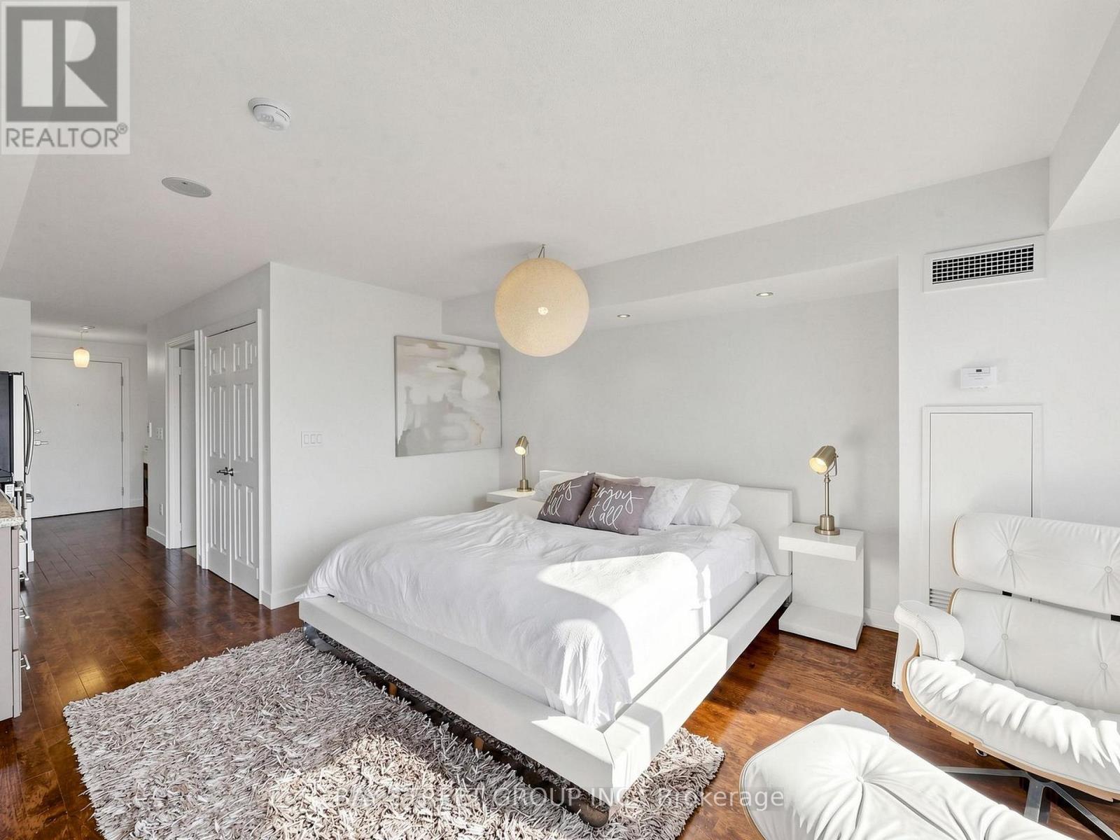 #1134 250 WELLINGTON STREET W - 10