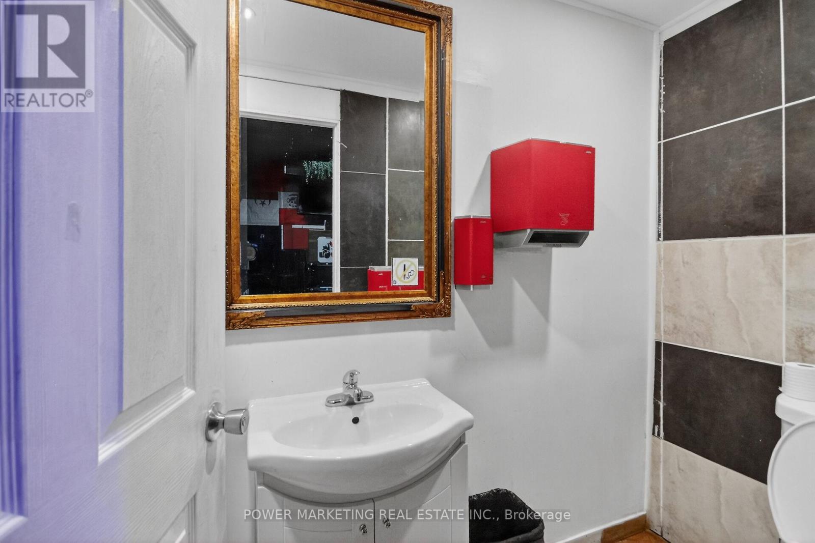 Business for Sale in Ottawa – 858 MERIVALE ROAD, Ottawa – MLS# X13750094 - Image 27