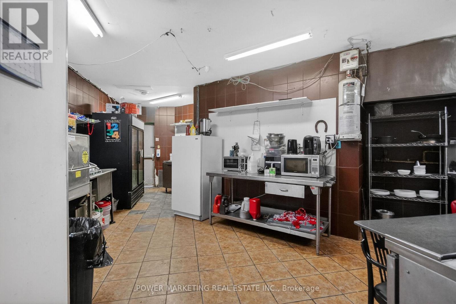 Business for Sale in Ottawa – 858 MERIVALE ROAD, Ottawa – MLS# X13750094 - Image 35