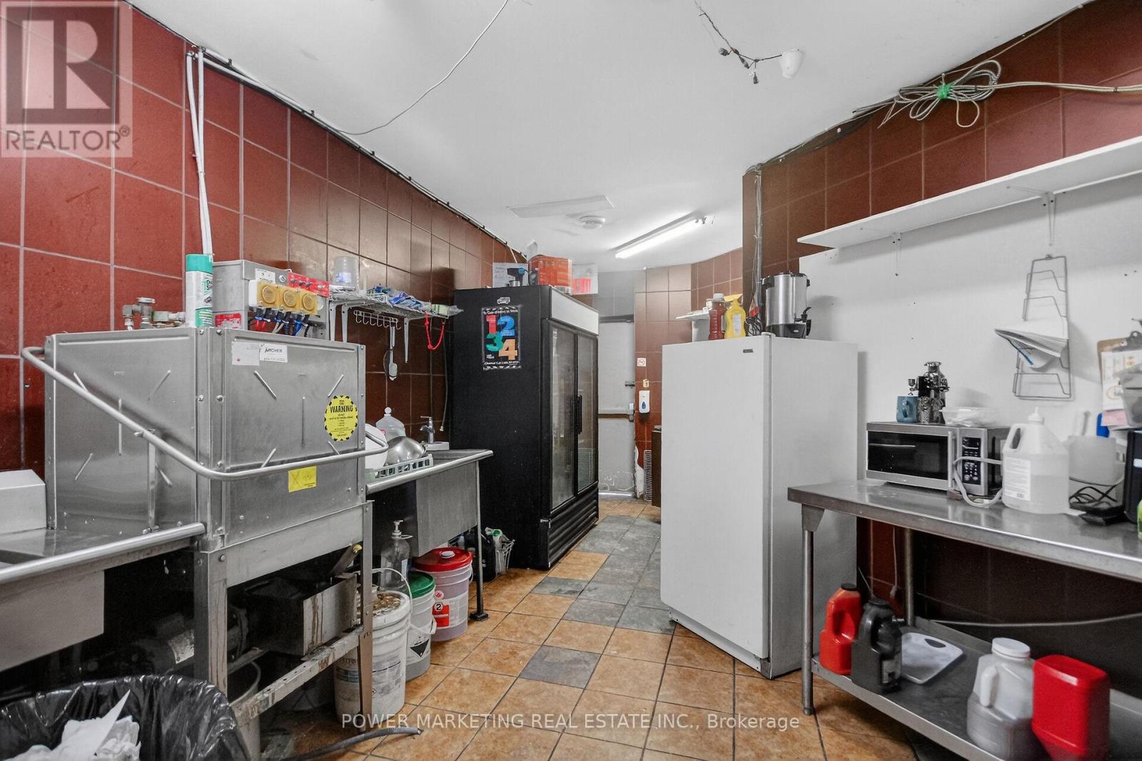 Business for Sale in Ottawa – 858 MERIVALE ROAD, Ottawa – MLS# X13750094 - Image 37