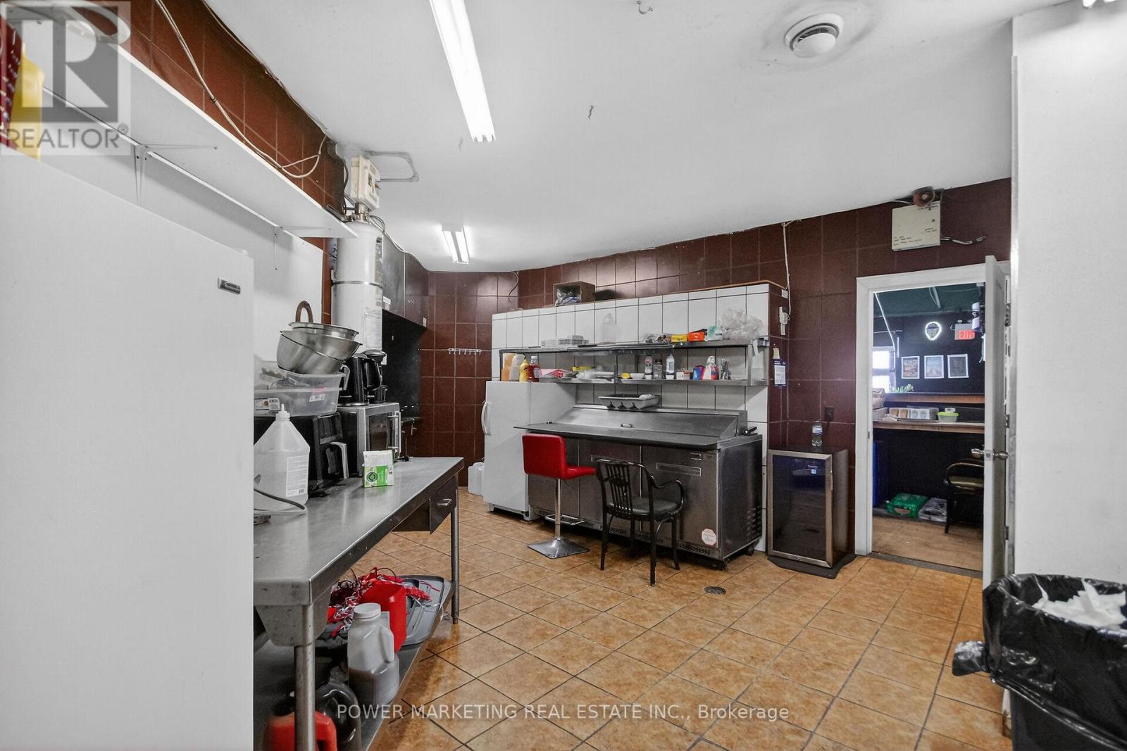 Business for Sale in Ottawa – 858 MERIVALE ROAD, Ottawa – MLS# X13750094 - Image 38