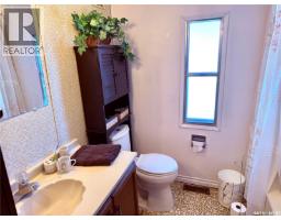 1&2 Lakeview Avenue, Jackfish Lake, SK S0M1X0 Photo 23