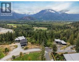 1709 Wishbone Court, Squamish, BC V0N2L3 Photo 10