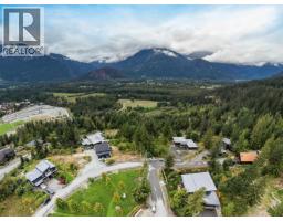 1709 Wishbone Court, Squamish, BC V0N2L3 Photo 7