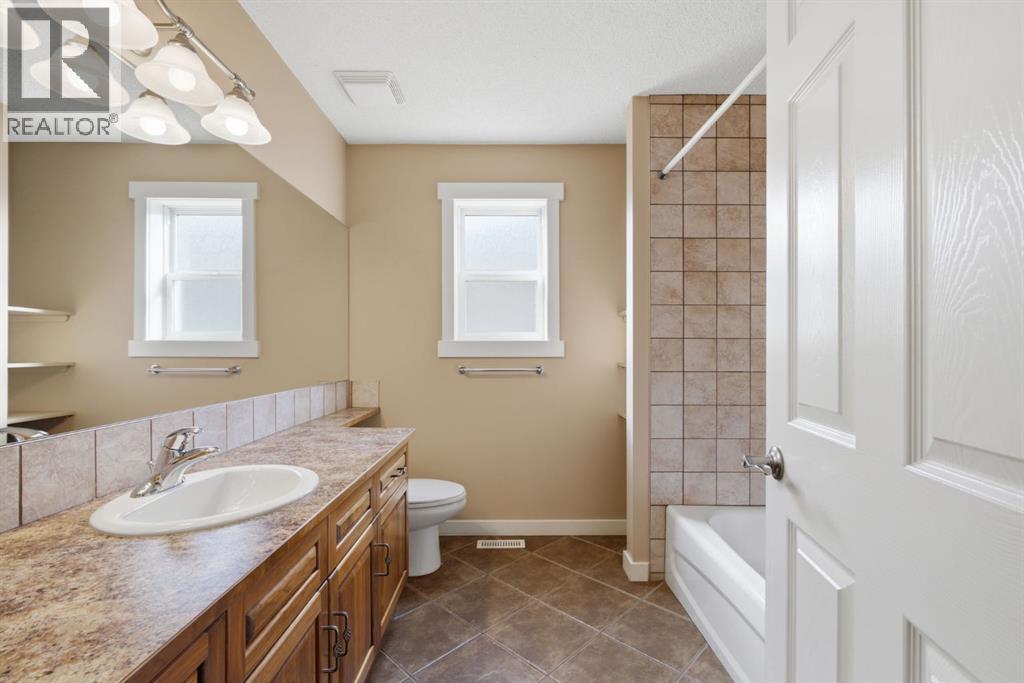 31 Chapala Close SE - 32