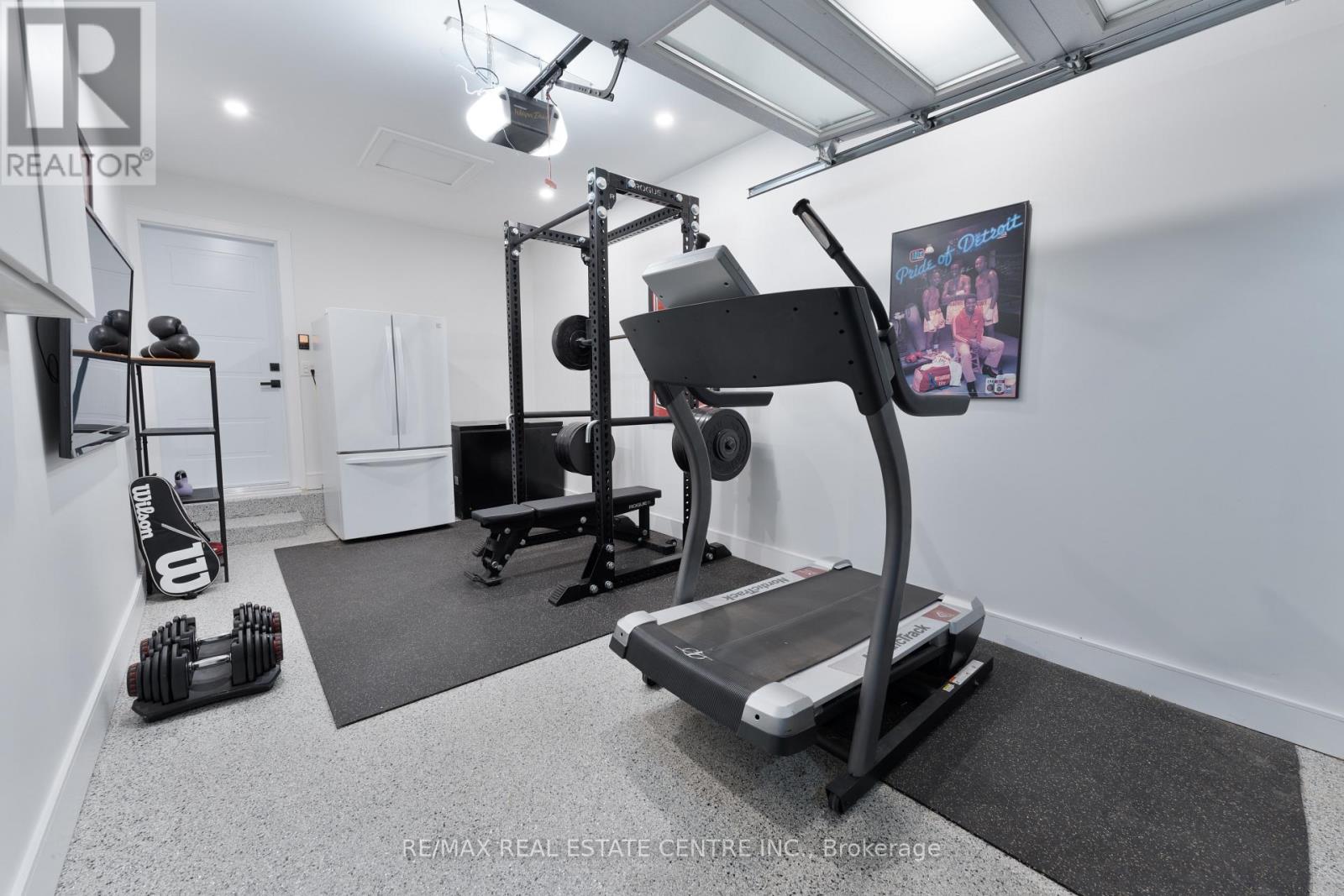 2221 WYANDOTTE DRIVE - 19