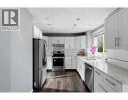 4pc Bathroom - 175 Shannon Circle Sw, Calgary, AB T2Y2L1 Photo 6