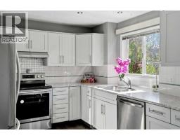 Kitchen - 175 Shannon Circle Sw, Calgary, AB T2Y2L1 Photo 7