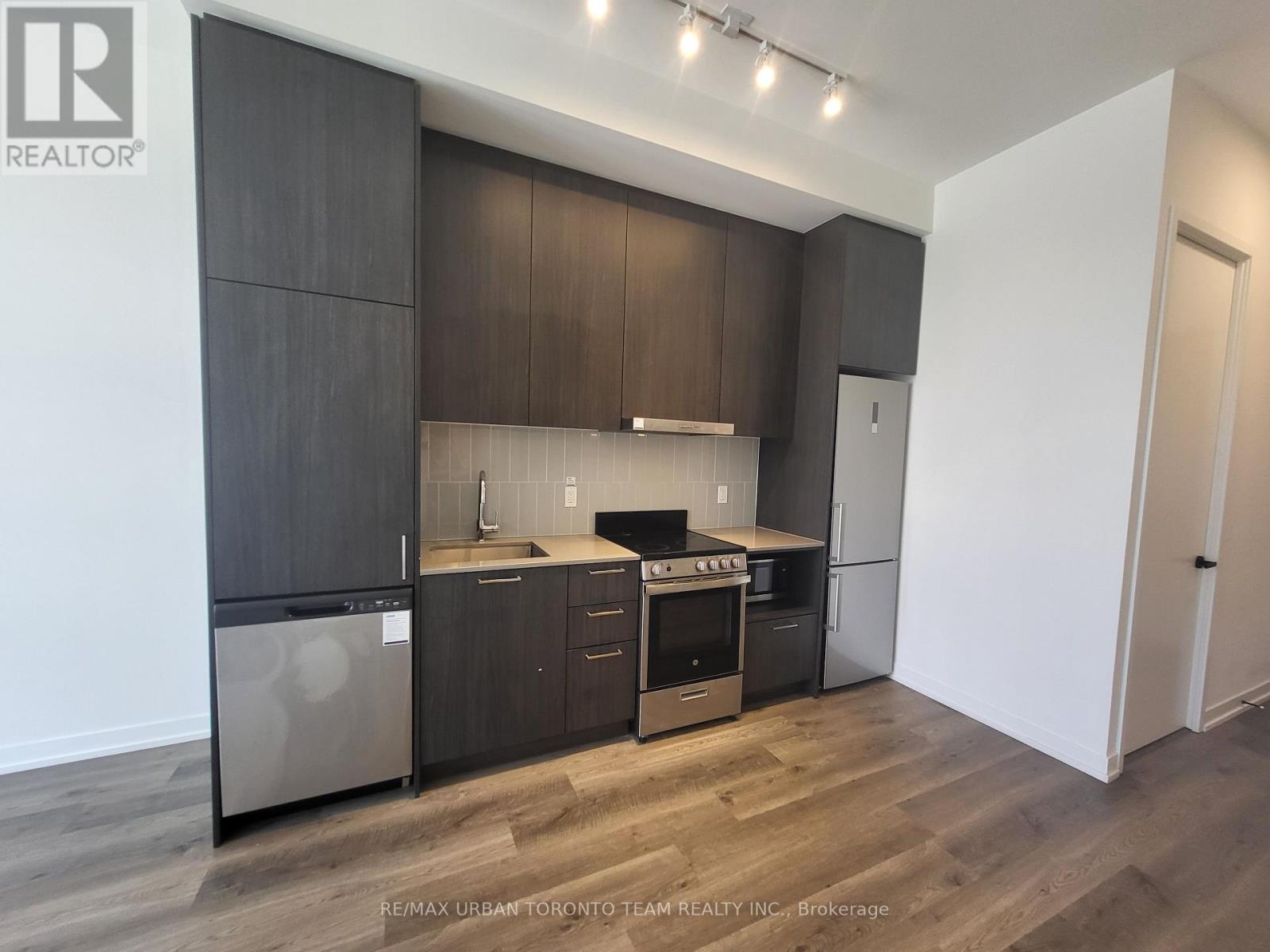 #111 195 Commerce Street, Vaughan (Vaughan Corporate Centre), Ontario, L4K0P9, Vaughan (Vaughan Corporate Centre), Ontario — photo 2 of 5