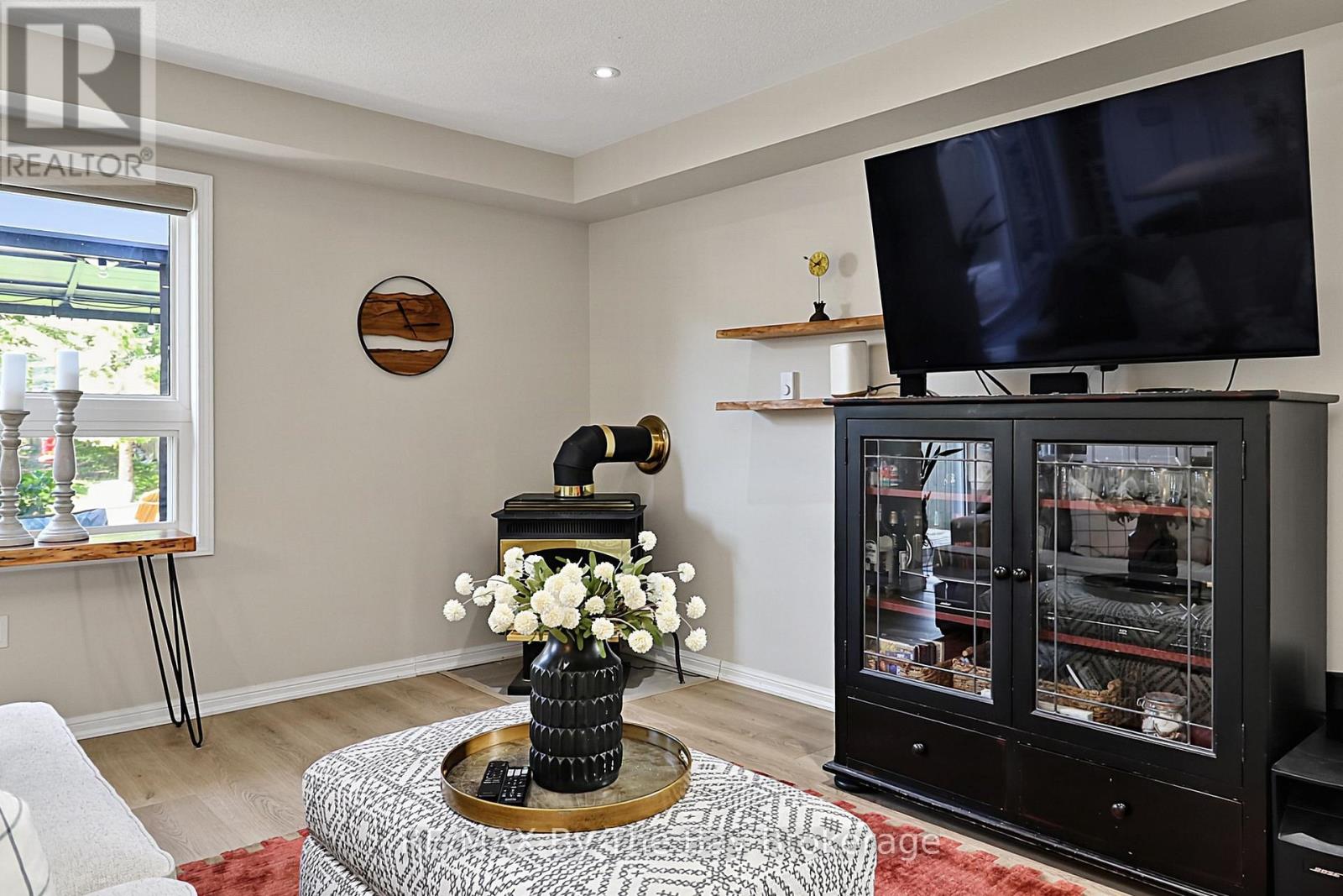 84 WESLEY AVENUE - 14
