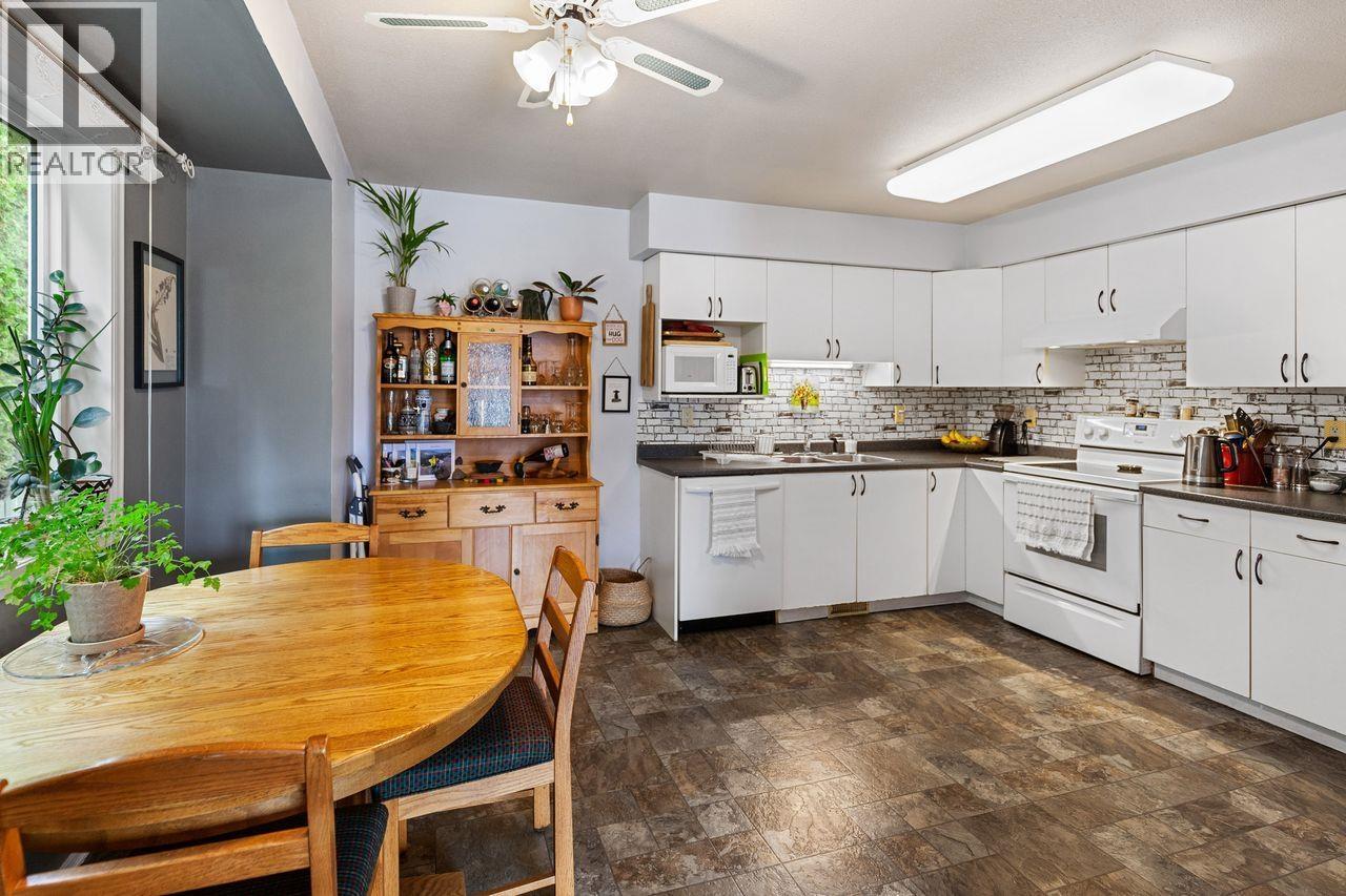 Photo 9 of 31 — 101 3307 WESTWOOD DRIVE · Prince George, BC