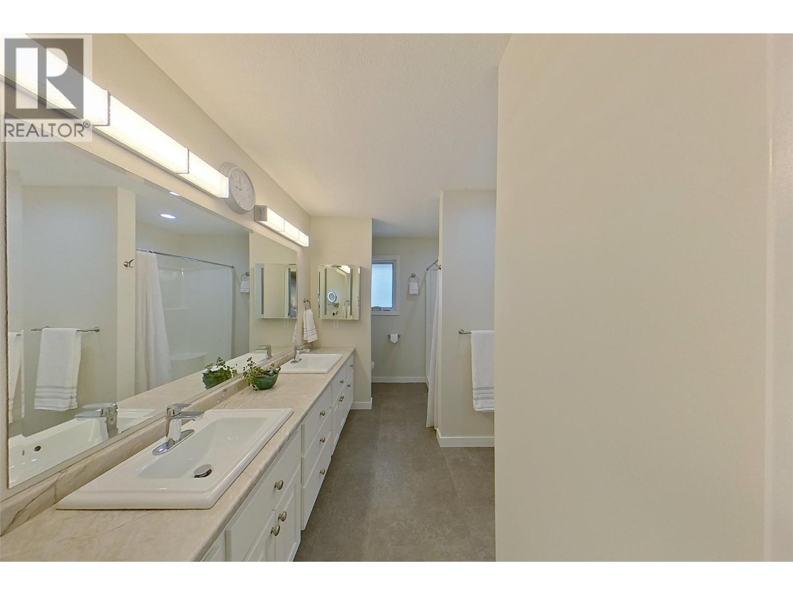 10804 GIANTS HEAD Road, Summerland