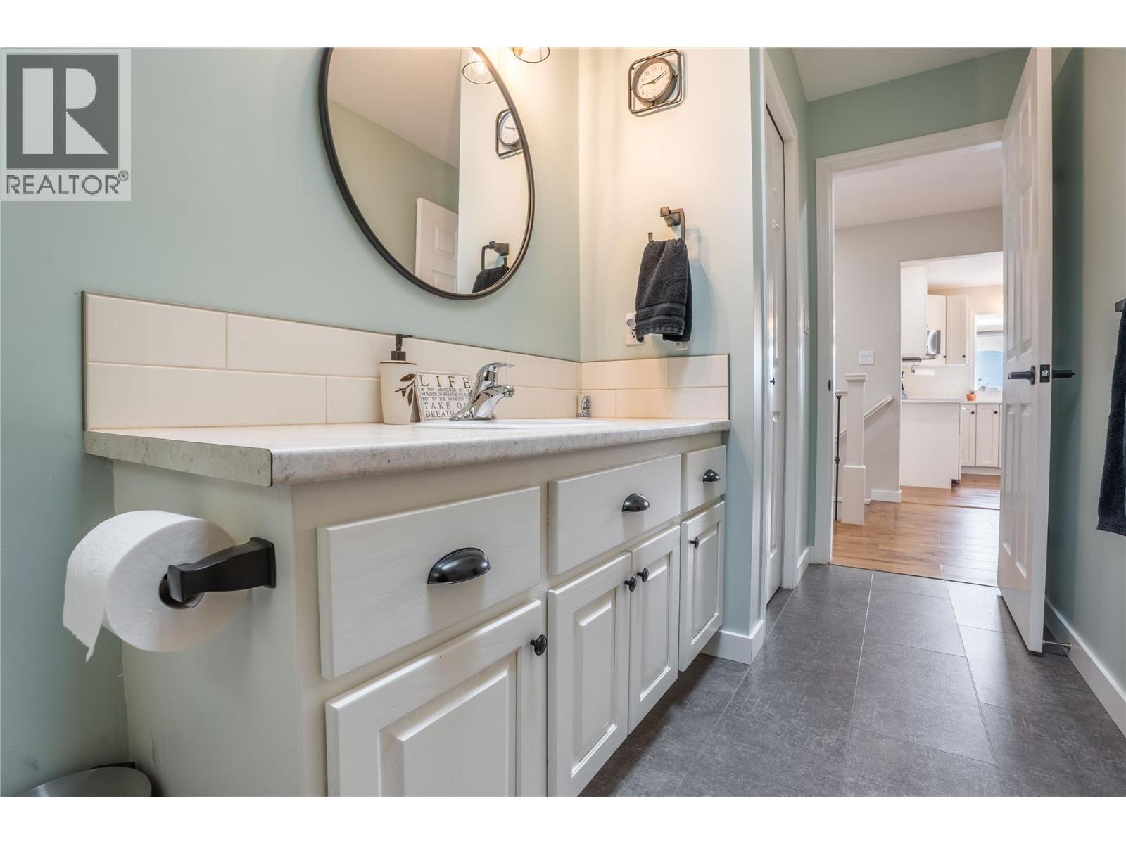 10804 GIANTS HEAD Road, Summerland