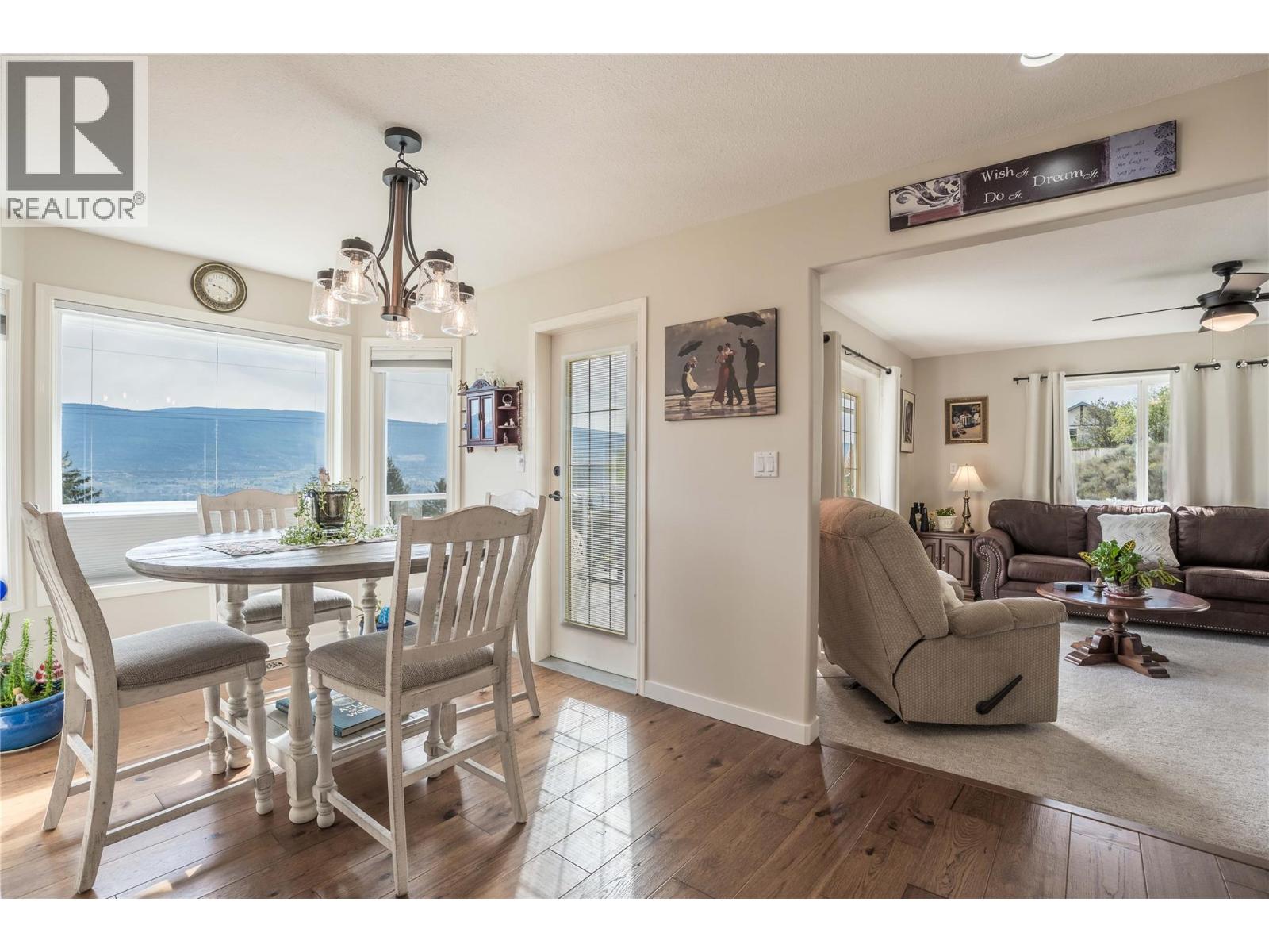 10804 GIANTS HEAD Road, Summerland