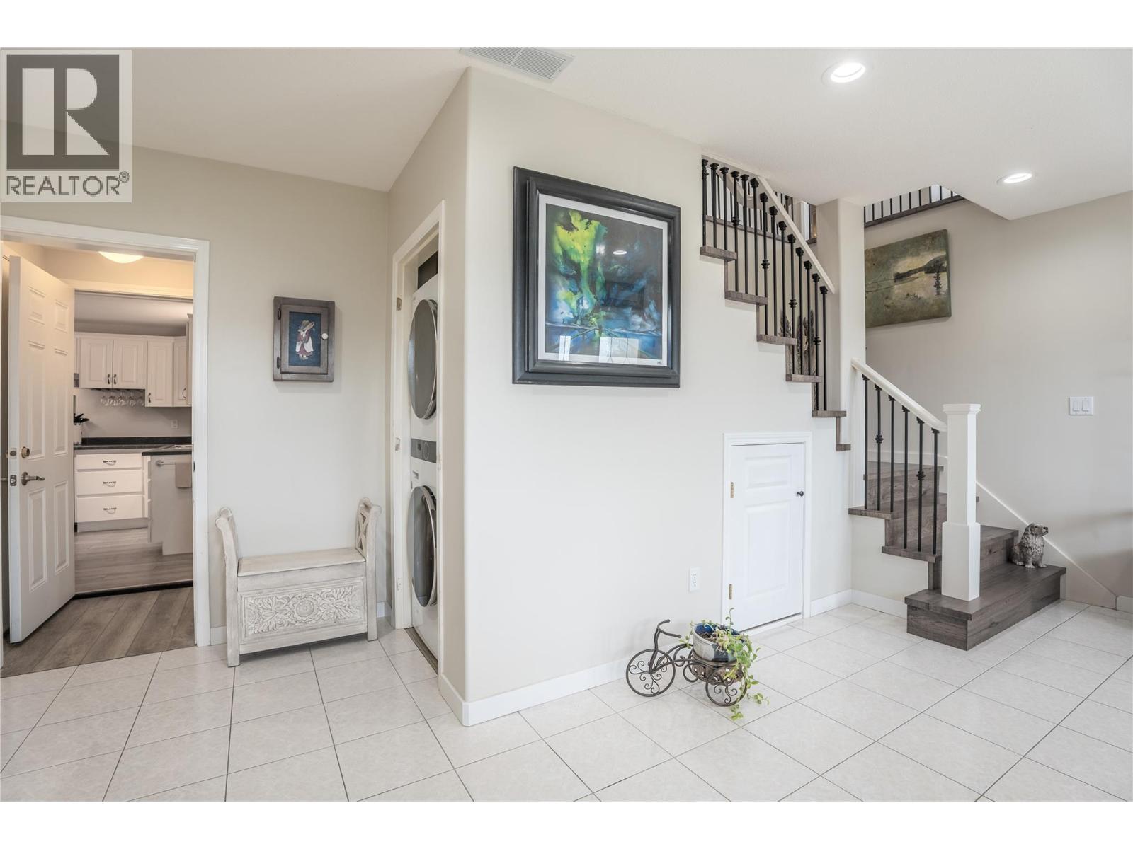 10804 GIANTS HEAD Road, Summerland