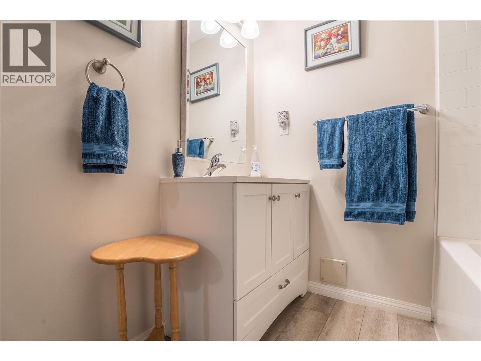 10804 GIANTS HEAD Road, Summerland