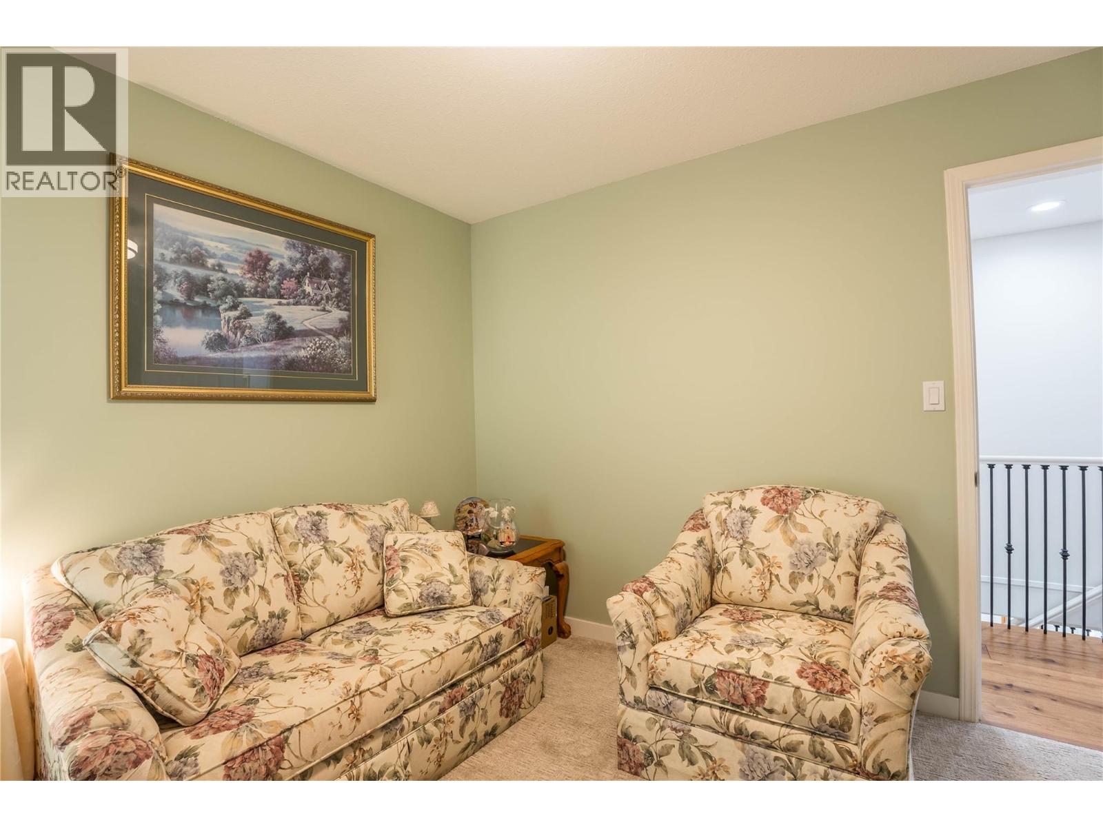 10804 GIANTS HEAD Road, Summerland