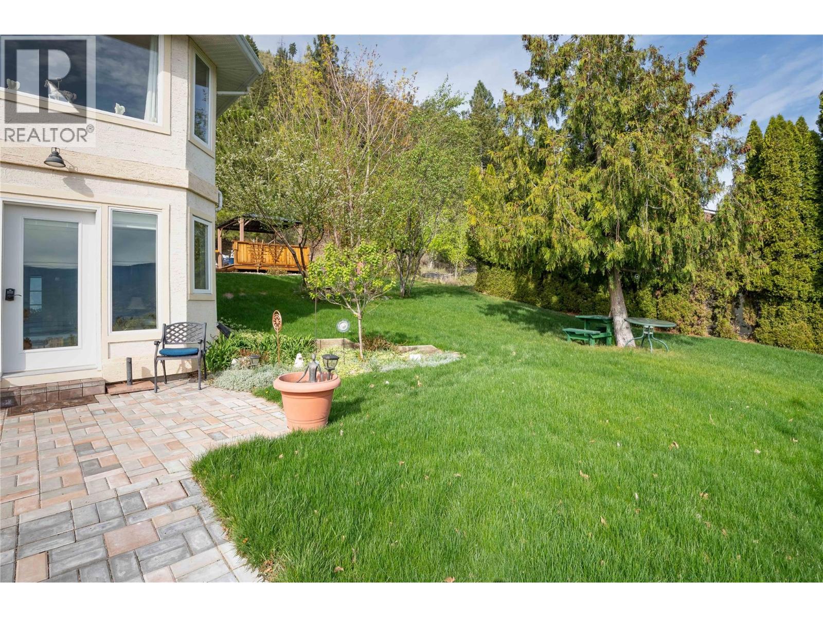 10804 GIANTS HEAD Road, Summerland