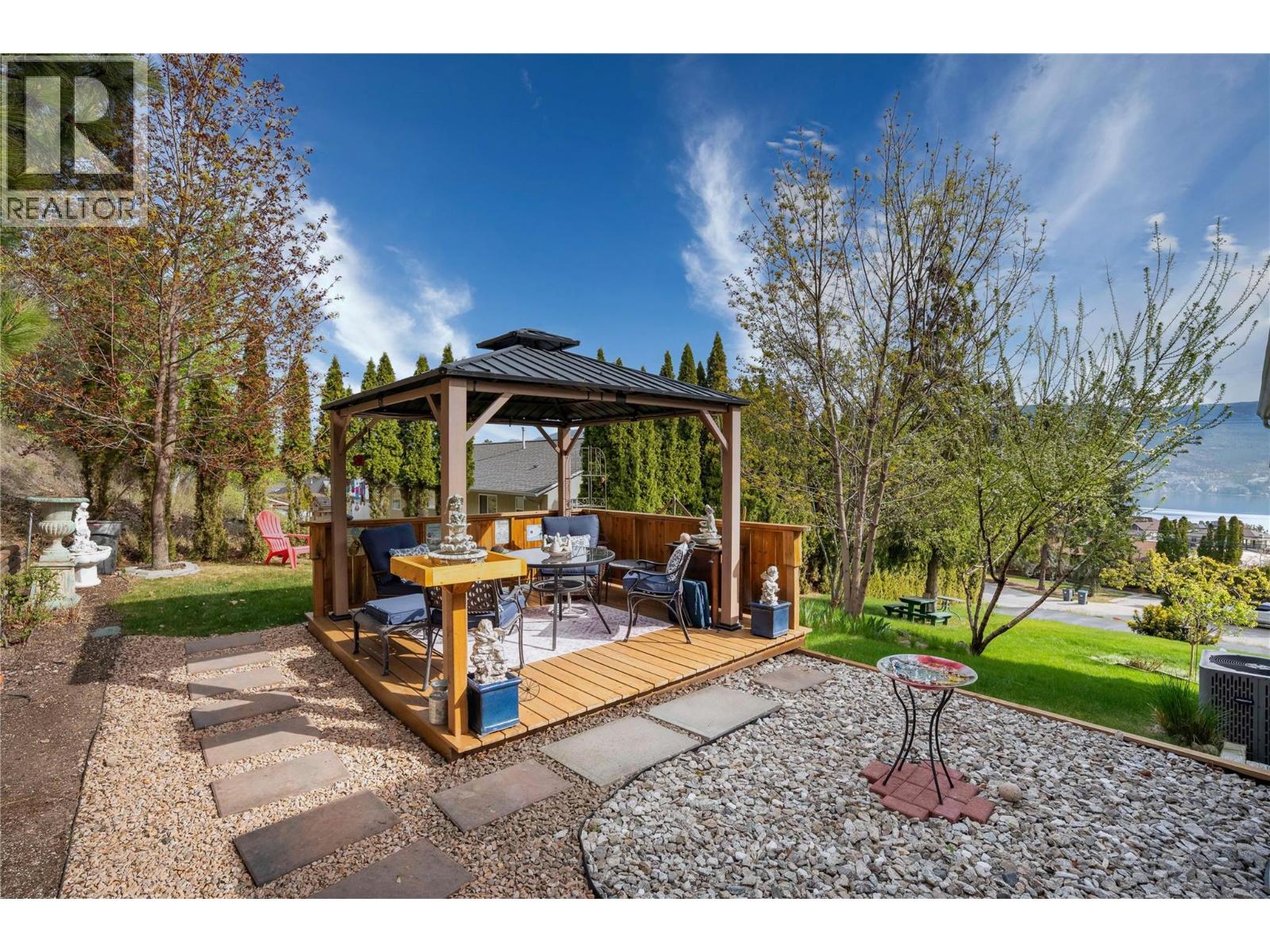 10804 GIANTS HEAD Road, Summerland