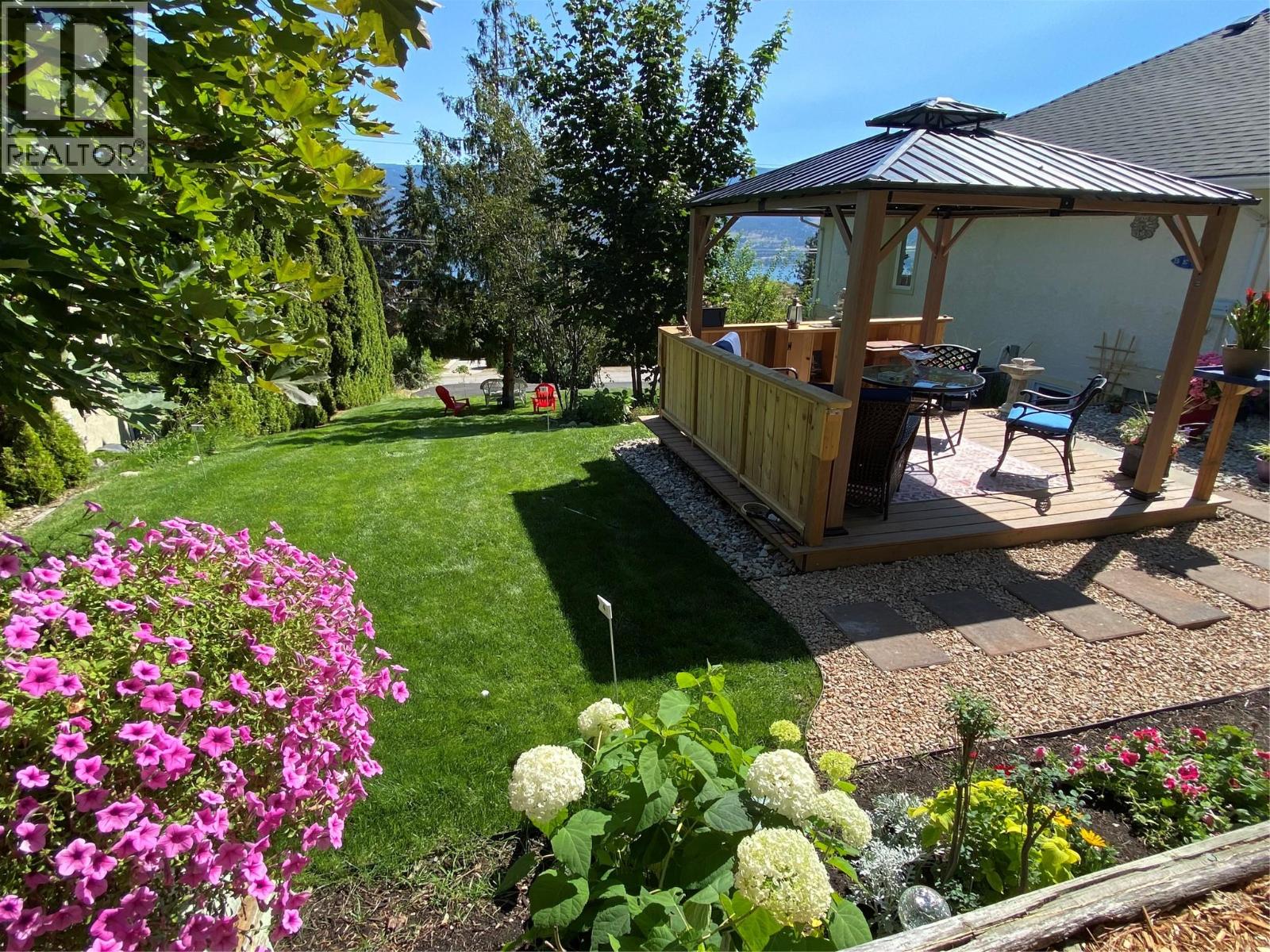 10804 GIANTS HEAD Road, Summerland