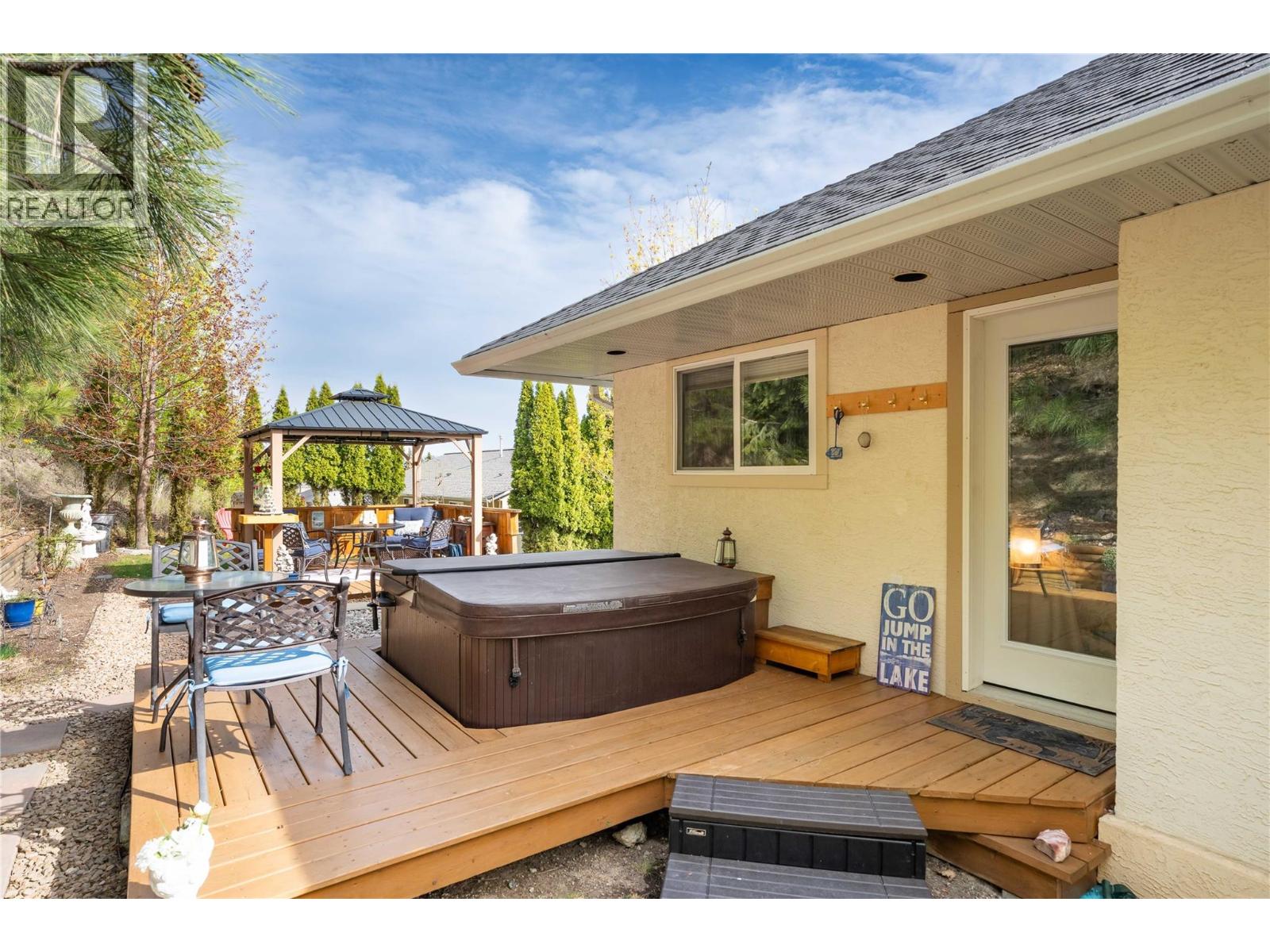 10804 GIANTS HEAD Road, Summerland