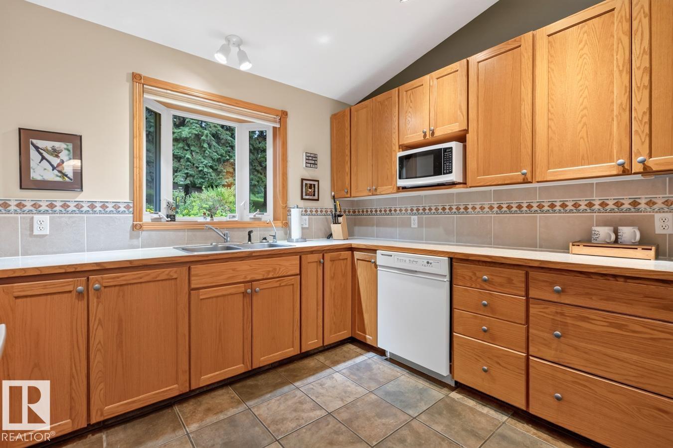 #124 4521 LAKESHORE RD - Image 17