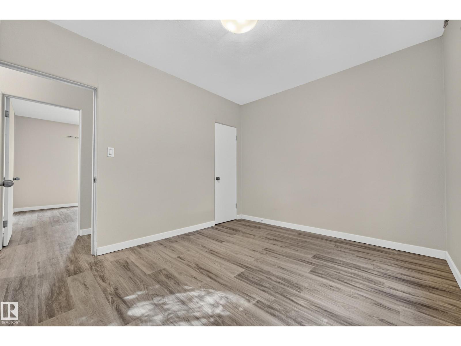11207 72 AV NW - 15