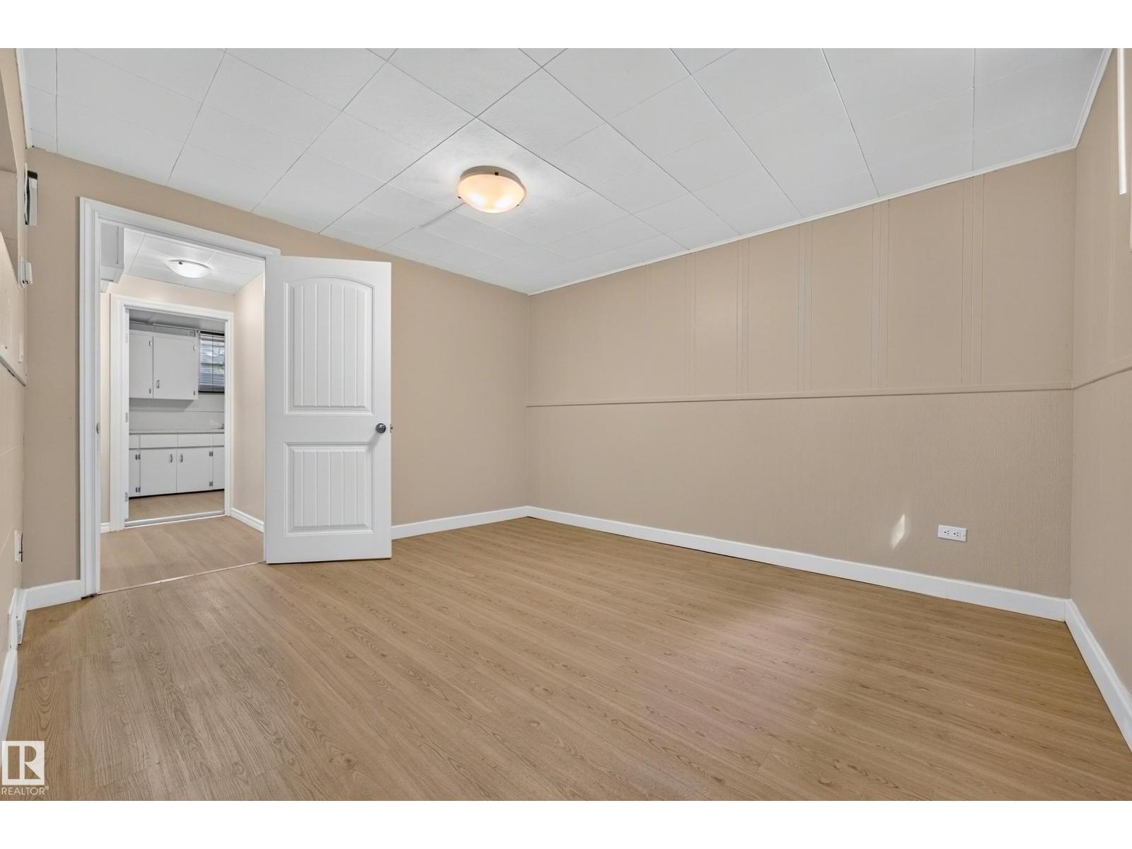 11207 72 AV NW - 23