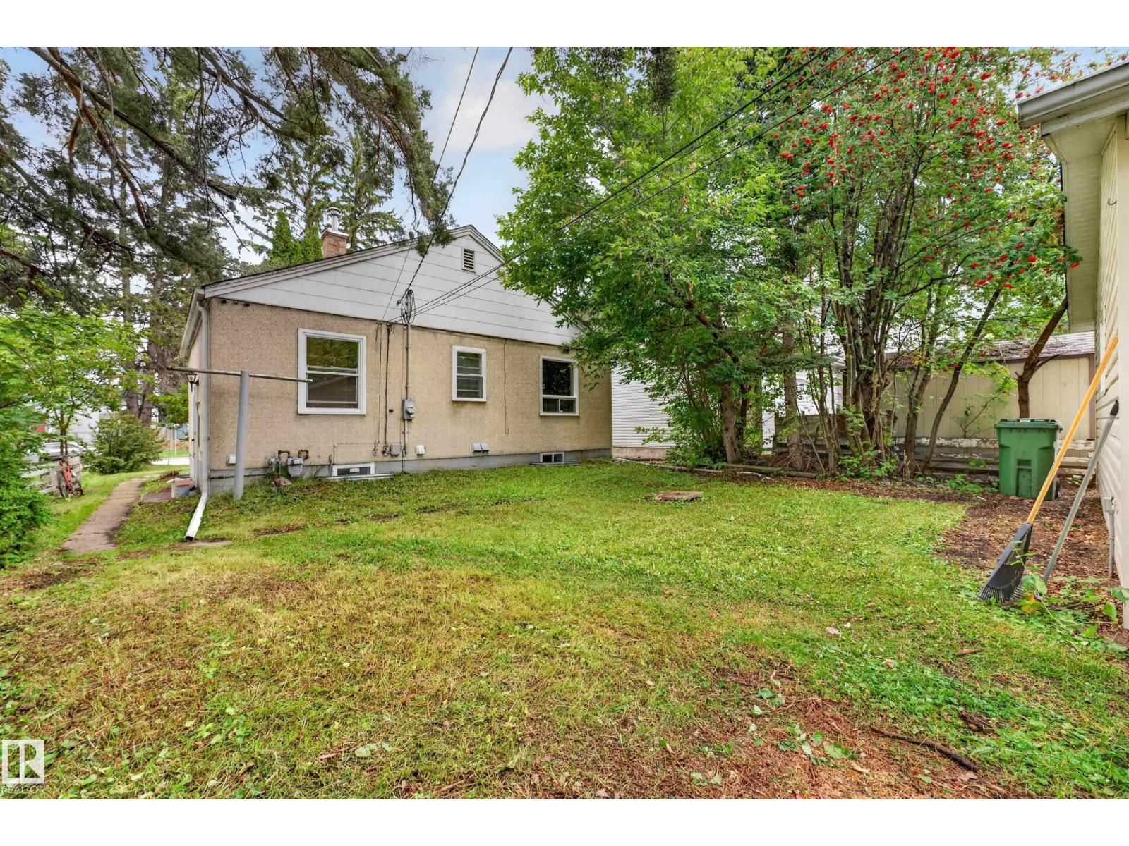 11207 72 AV NW - 29