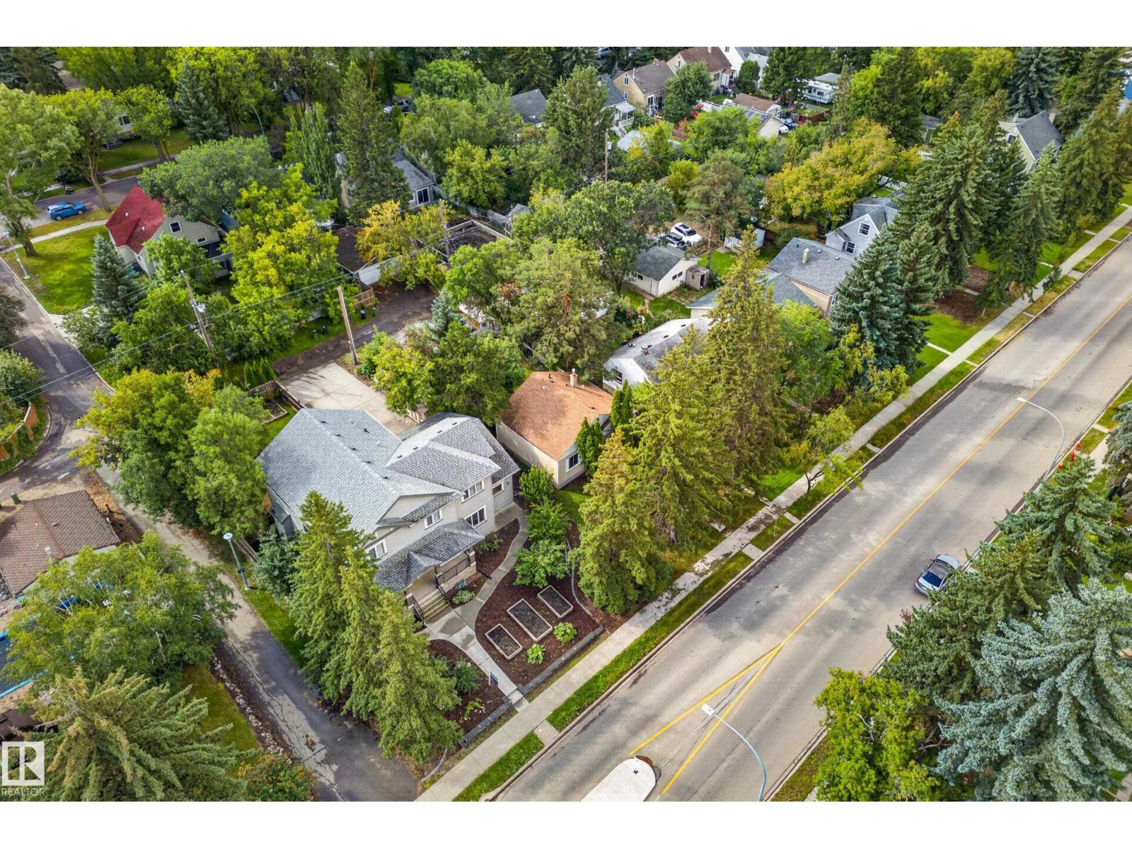 11207 72 AV NW - 4