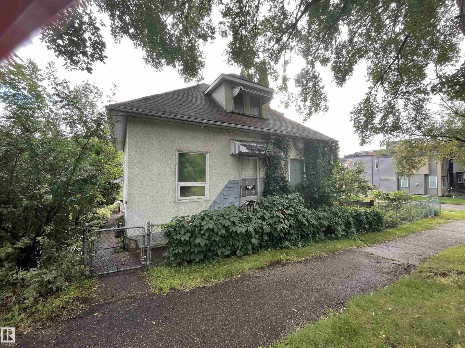 10205 92 ST NW, Edmonton, Alberta, T5H1T2, Edmonton, Alberta — photo 2 of 5