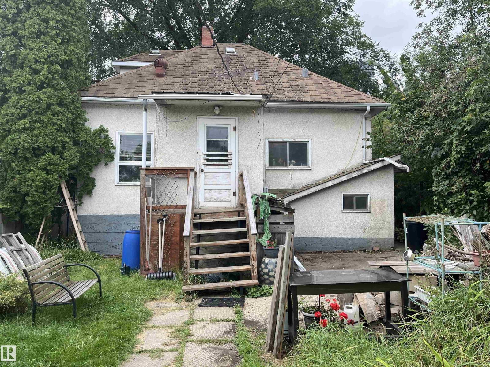 10205 92 ST NW - 3