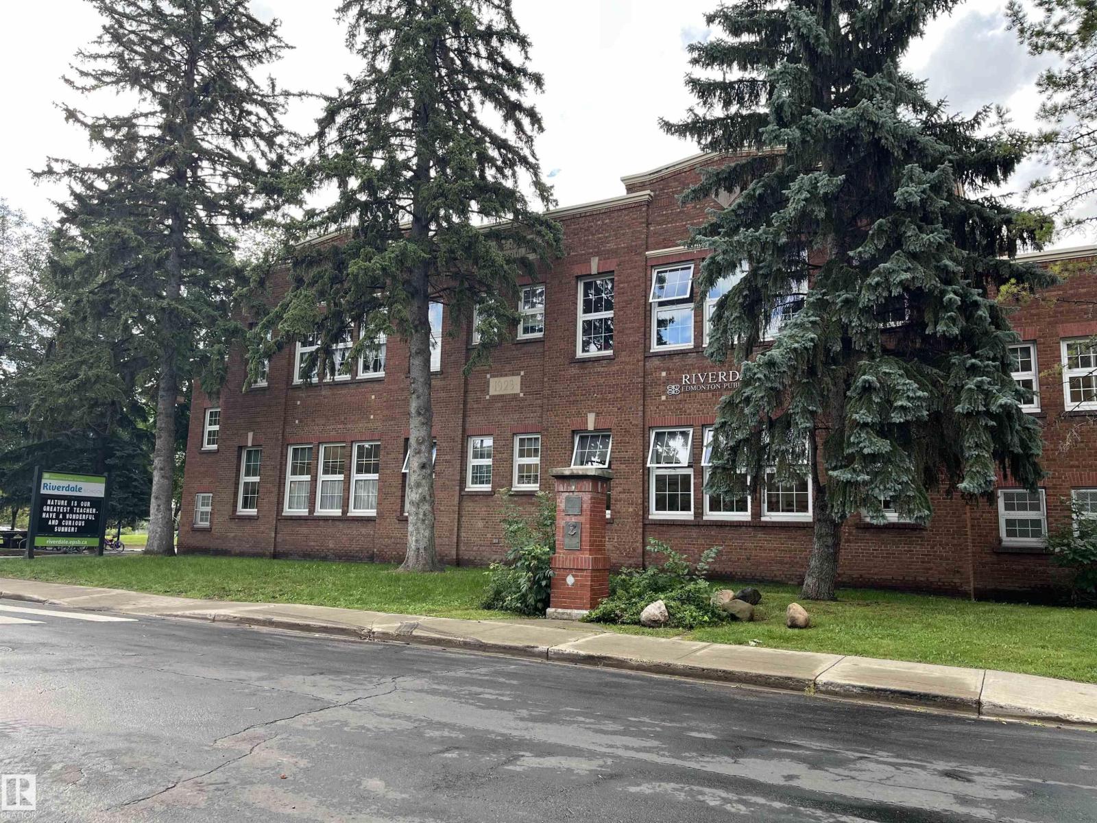 10205 92 ST NW - 8