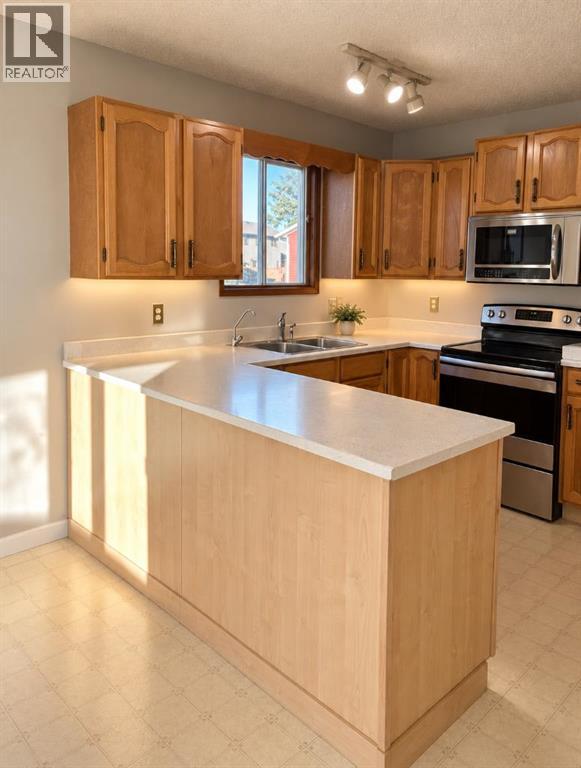 27 Castlebrook Court NE - 2