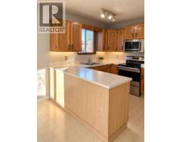 27 Castlebrook Court NE - photo 2