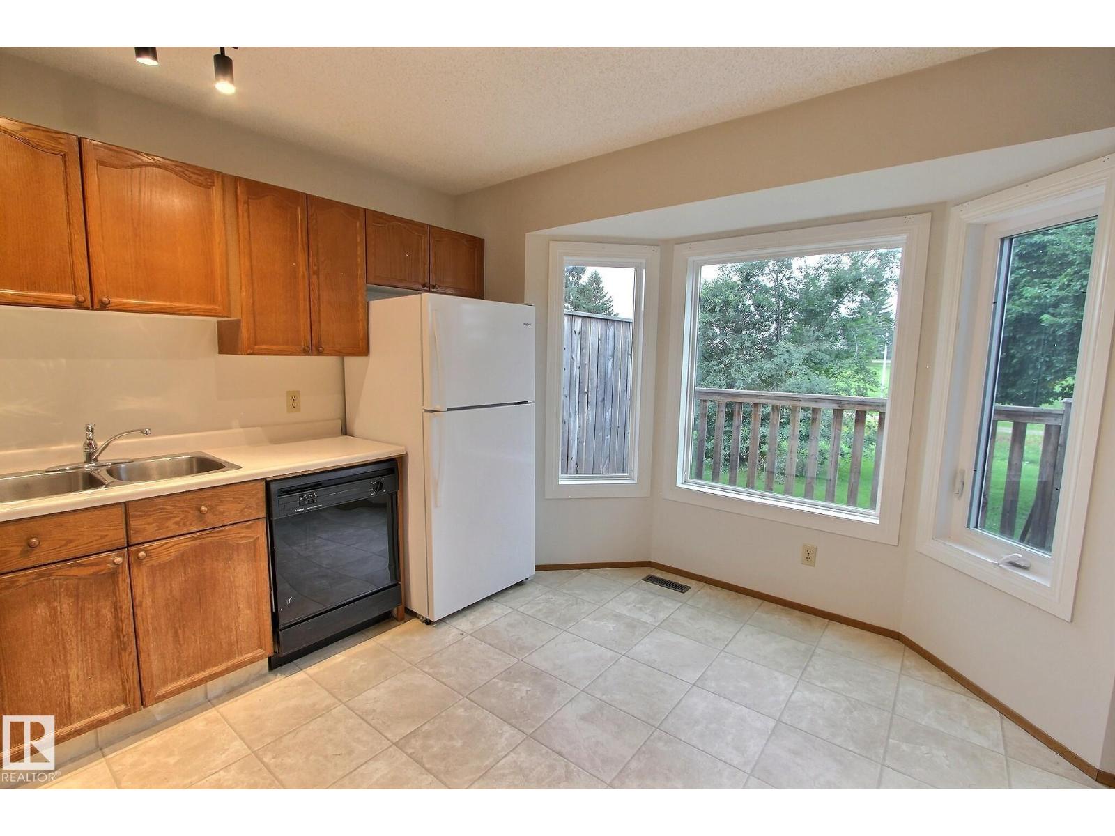 #122 5 ABERDEEN WY - 3