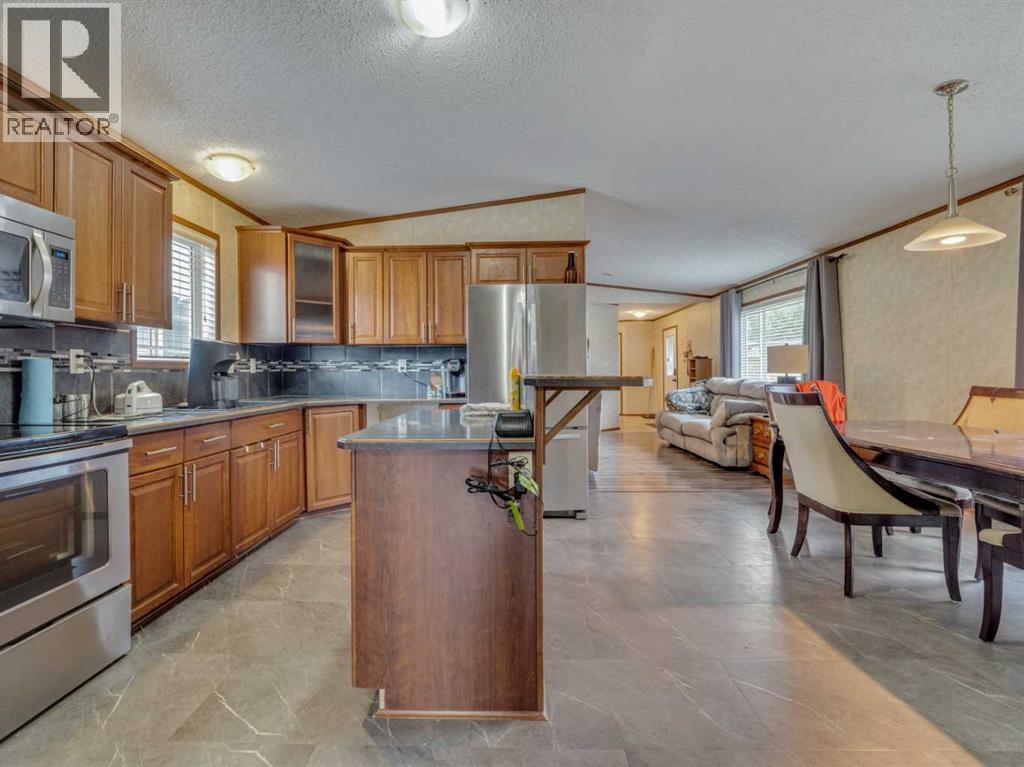 1015 Spring Street, Coaldale, Alberta, T1M0C6, Coaldale, Alberta — photo 3 of 5