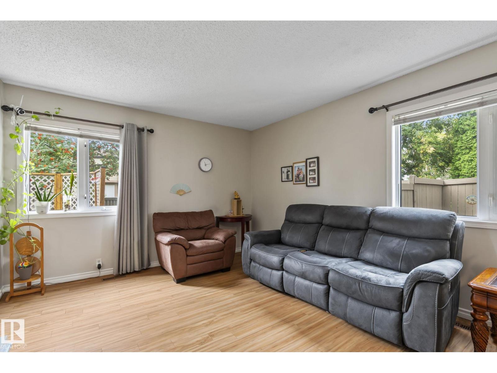 716 clareview RD NW - 6