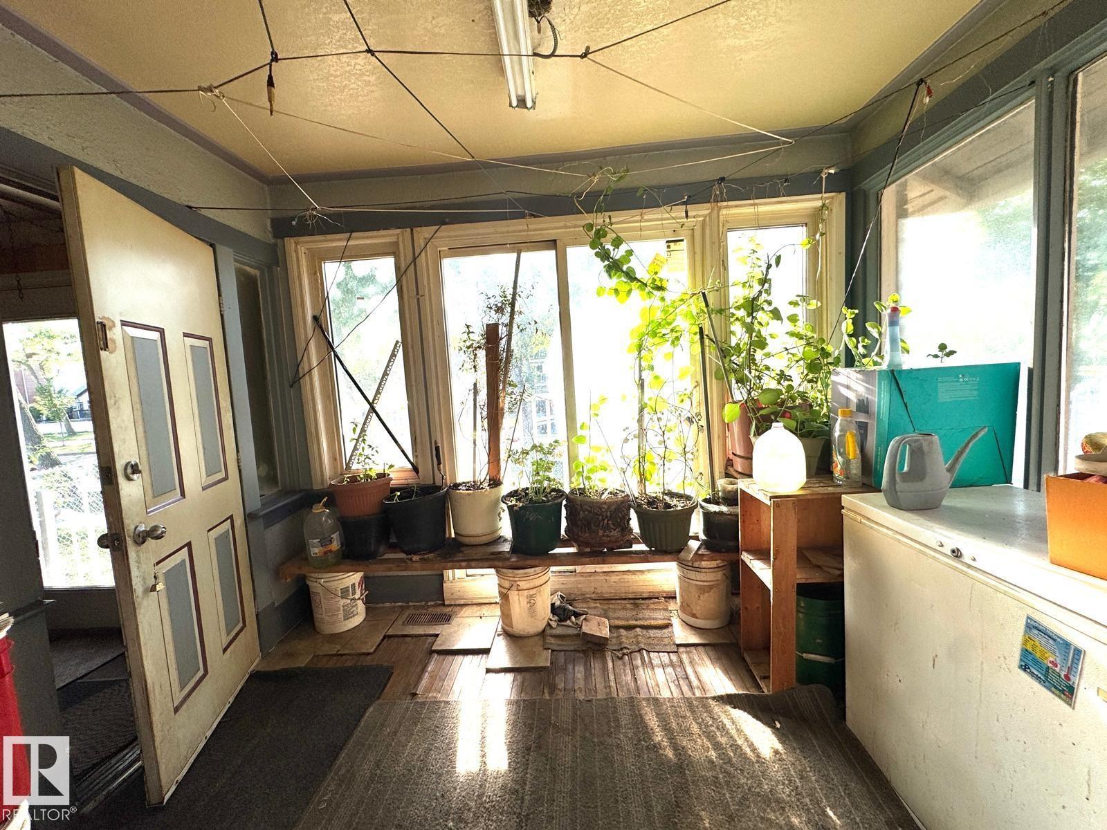 11323 97 ST NW - 3