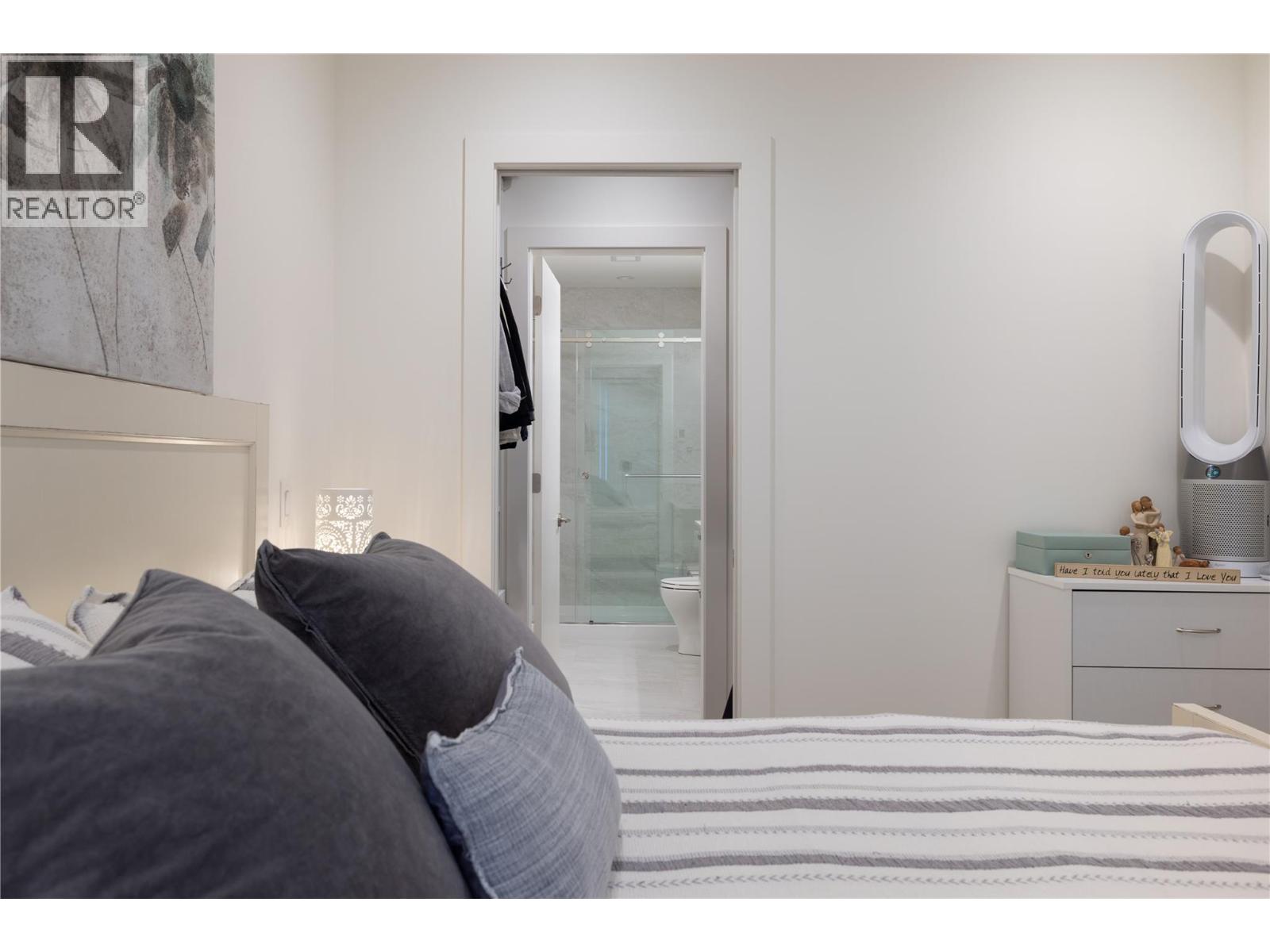 #709 3340 Lakeshore Road - 29