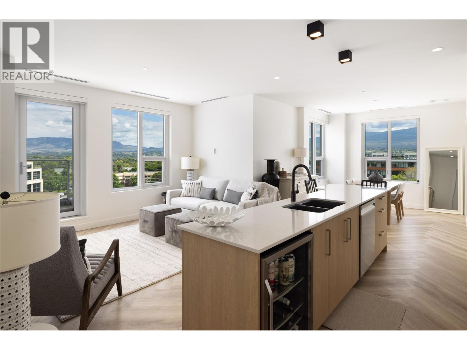 #709 3340 Lakeshore Road - 26