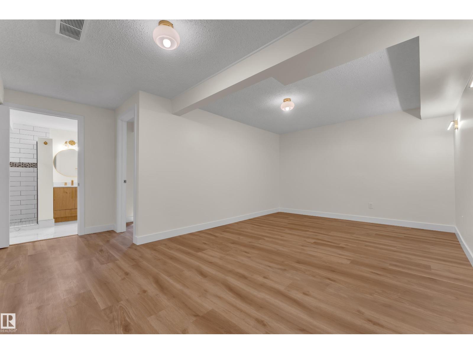 11427 141 AV NW - 29