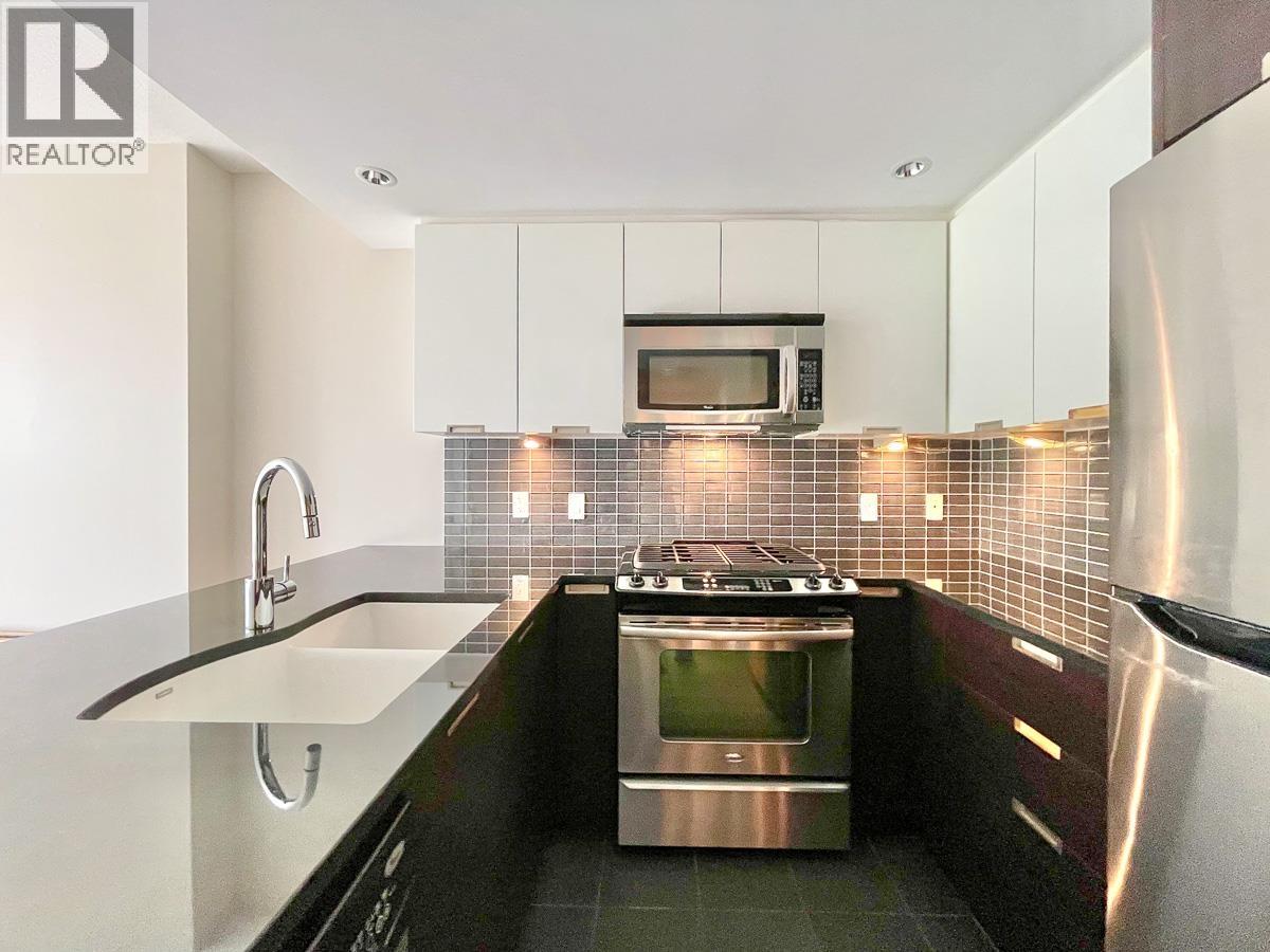 602 2968 GLEN DRIVE, Coquitlam — photo 2