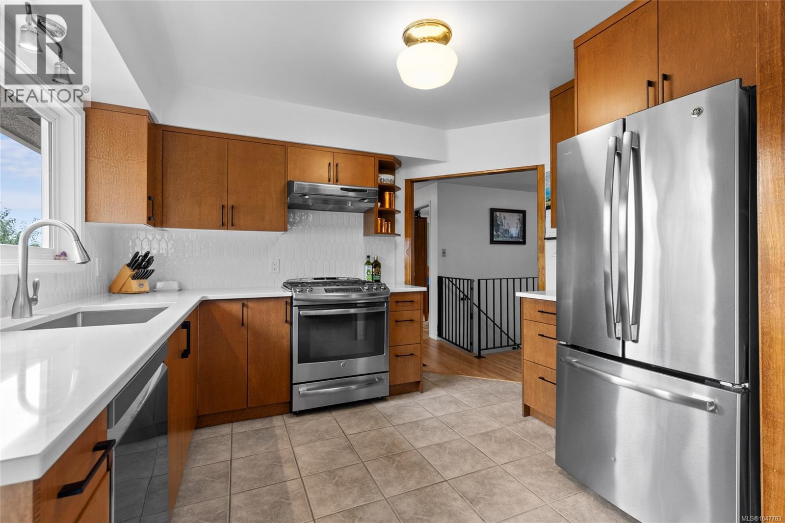  749 Lily Avenue, Saanich