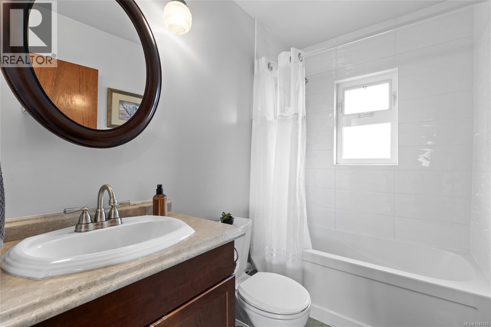  749 Lily Avenue, Saanich