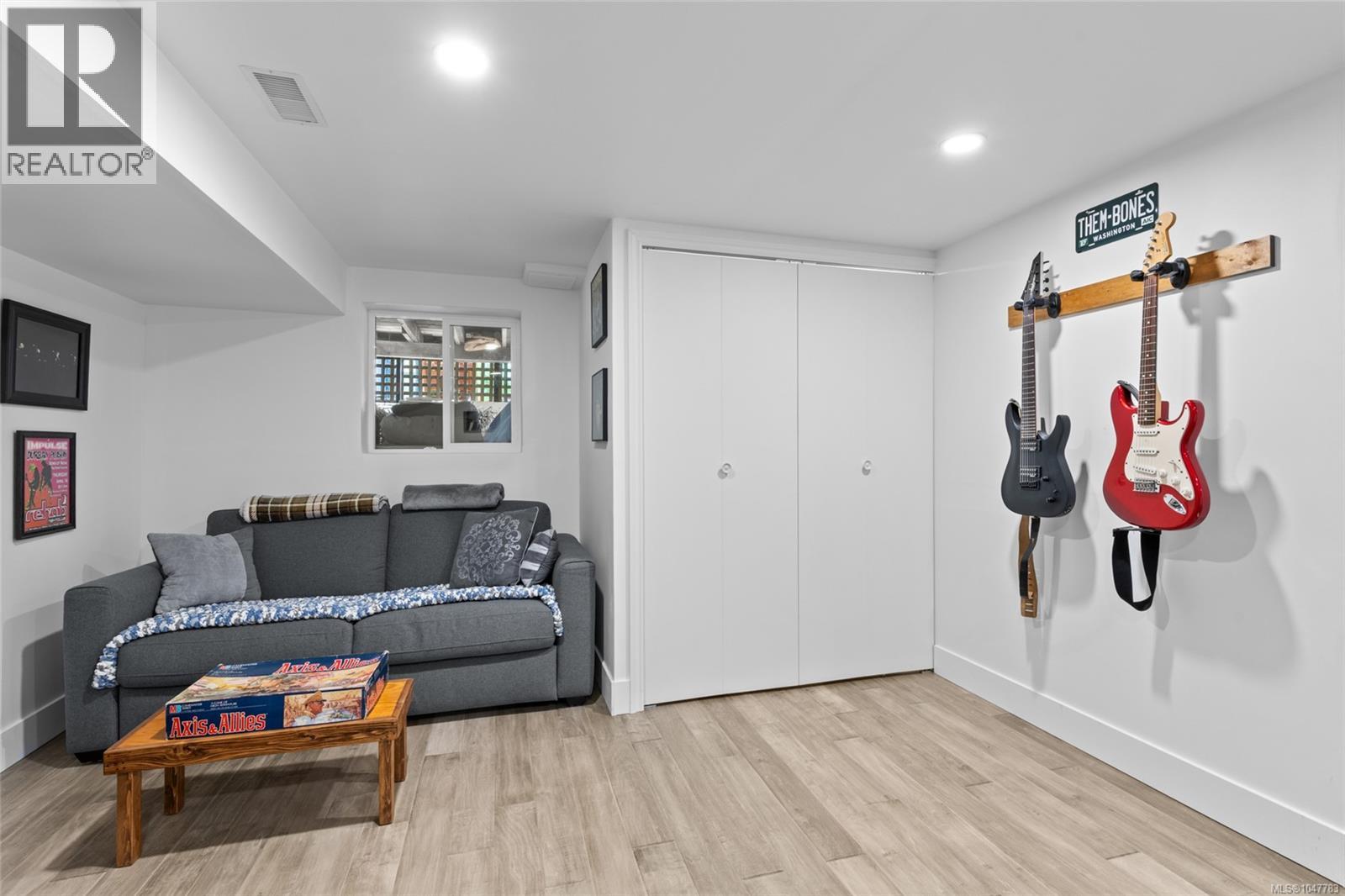 749 Lily Avenue, Saanich