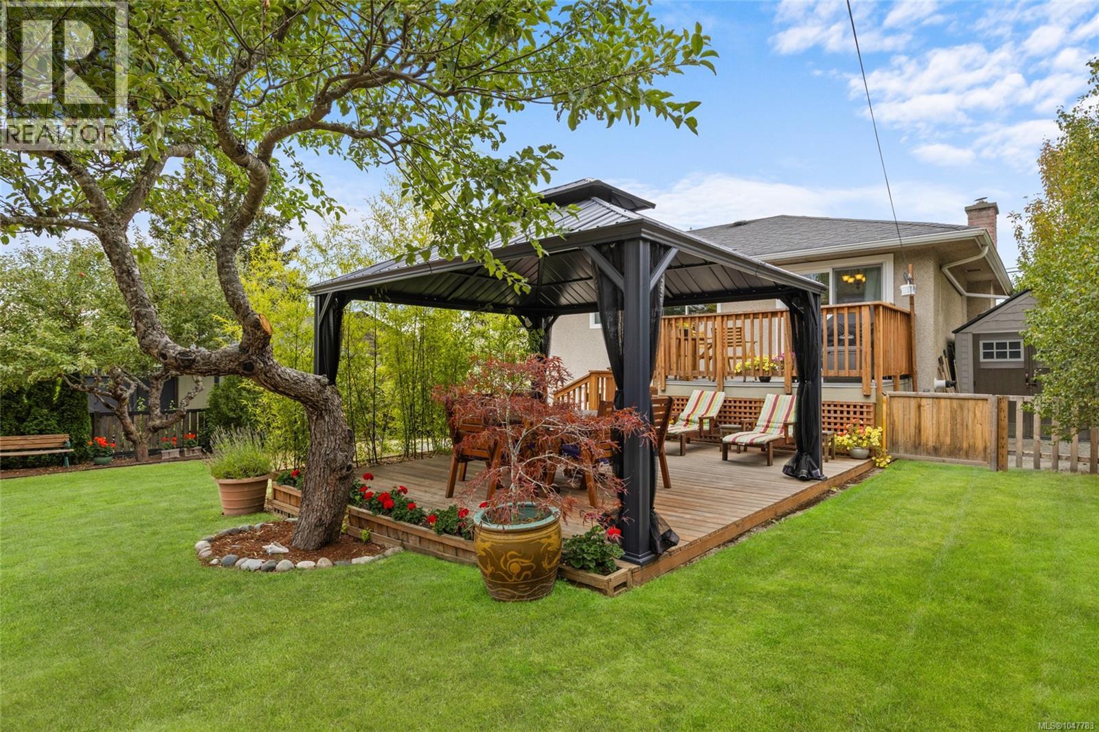  749 Lily Avenue, Saanich