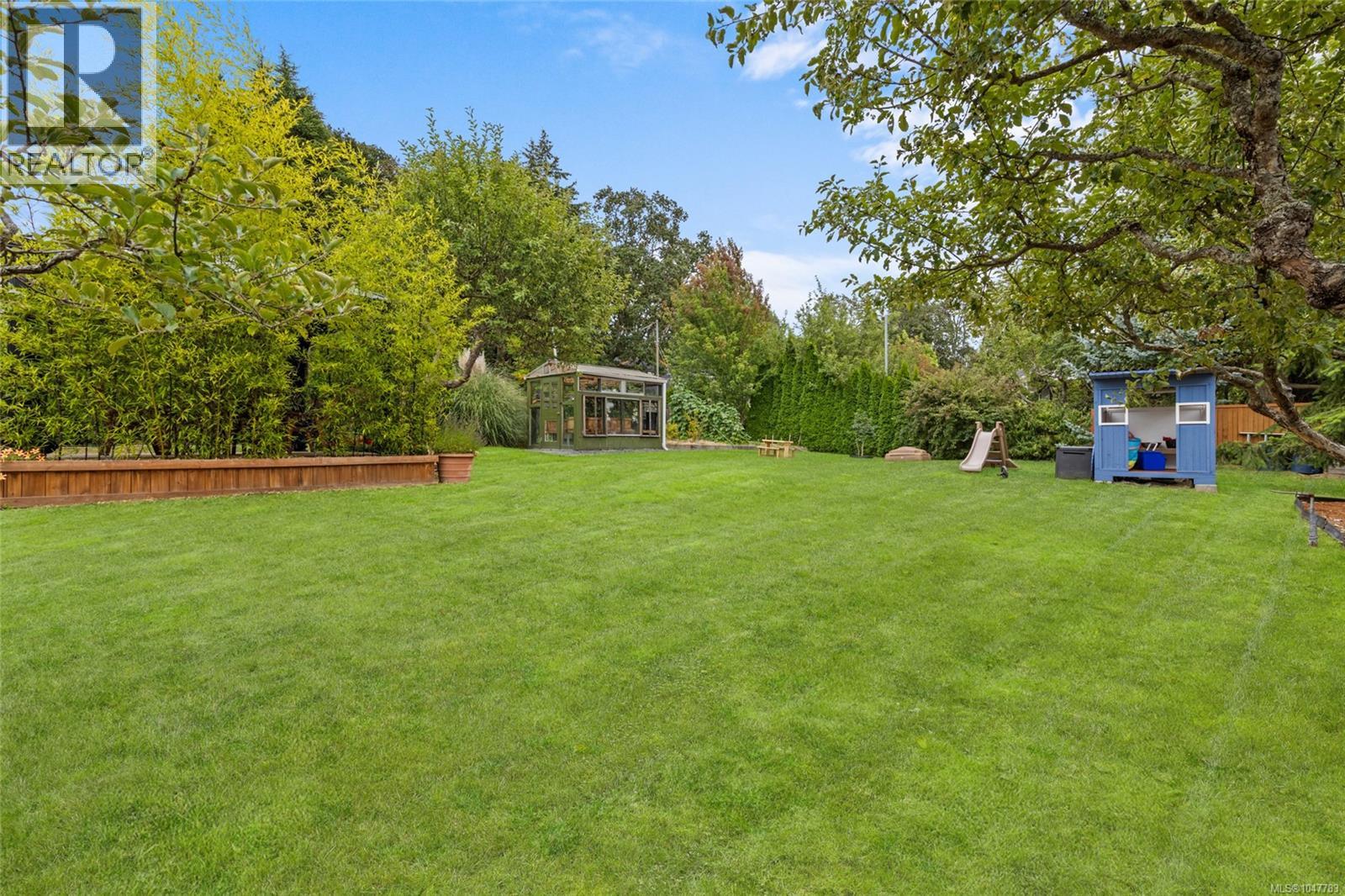  749 Lily Avenue, Saanich